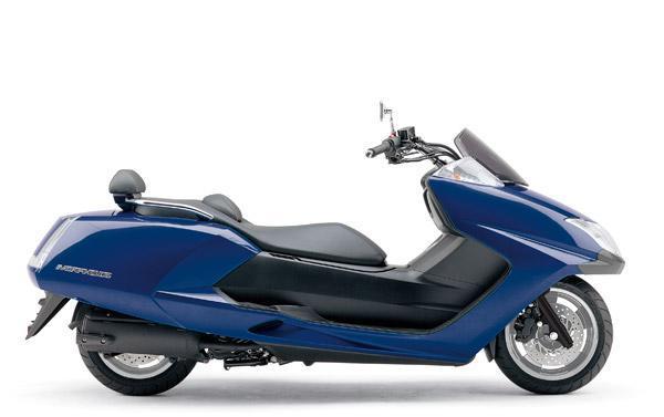 b) A new 250 FF superscooter from Yamaha (2006)