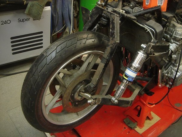 2007: A hub-centre steered front wheel with two shock absorbers (Z13 Phasar)