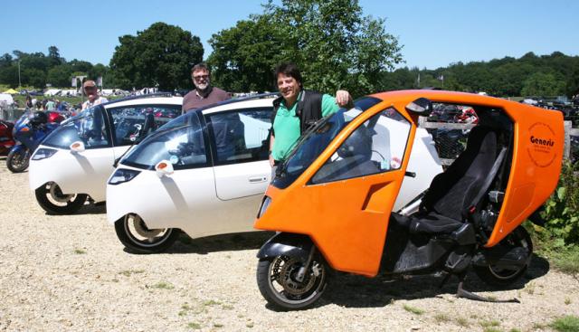 Genesis meets 2 MonoTracers at 2011 Beaulieu Ride In