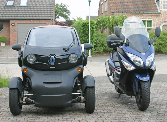 Twizy & Tmax (Front View)