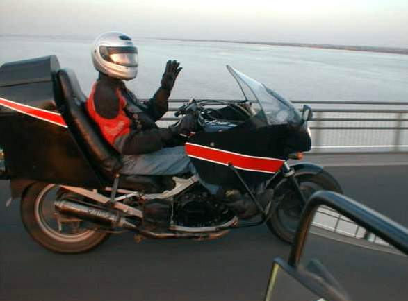 Arthur riding over the Humber Bridge 2005 - pic taken by Olde Bobbe from his Bananaskin bike.