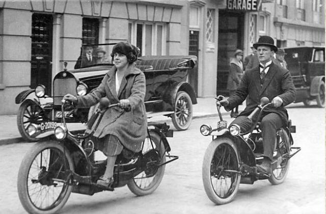 Two Neracars in action in the Netherlands (1931)
