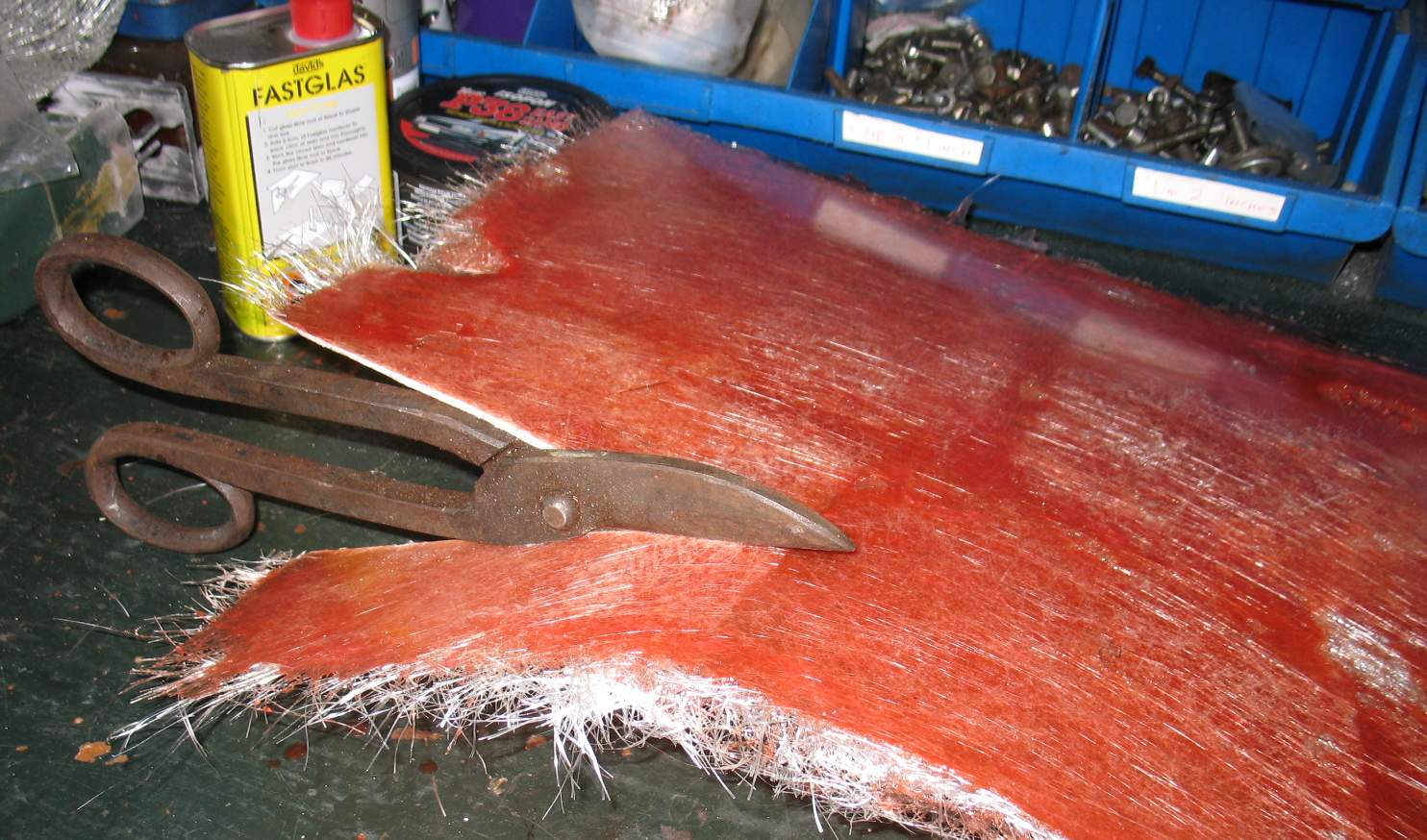 Making fibreglass sheet