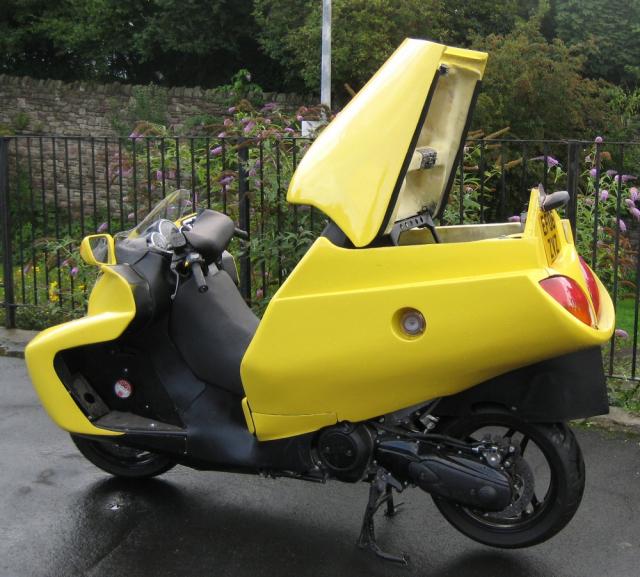 2010 Cmax, Boot (trunk) Open